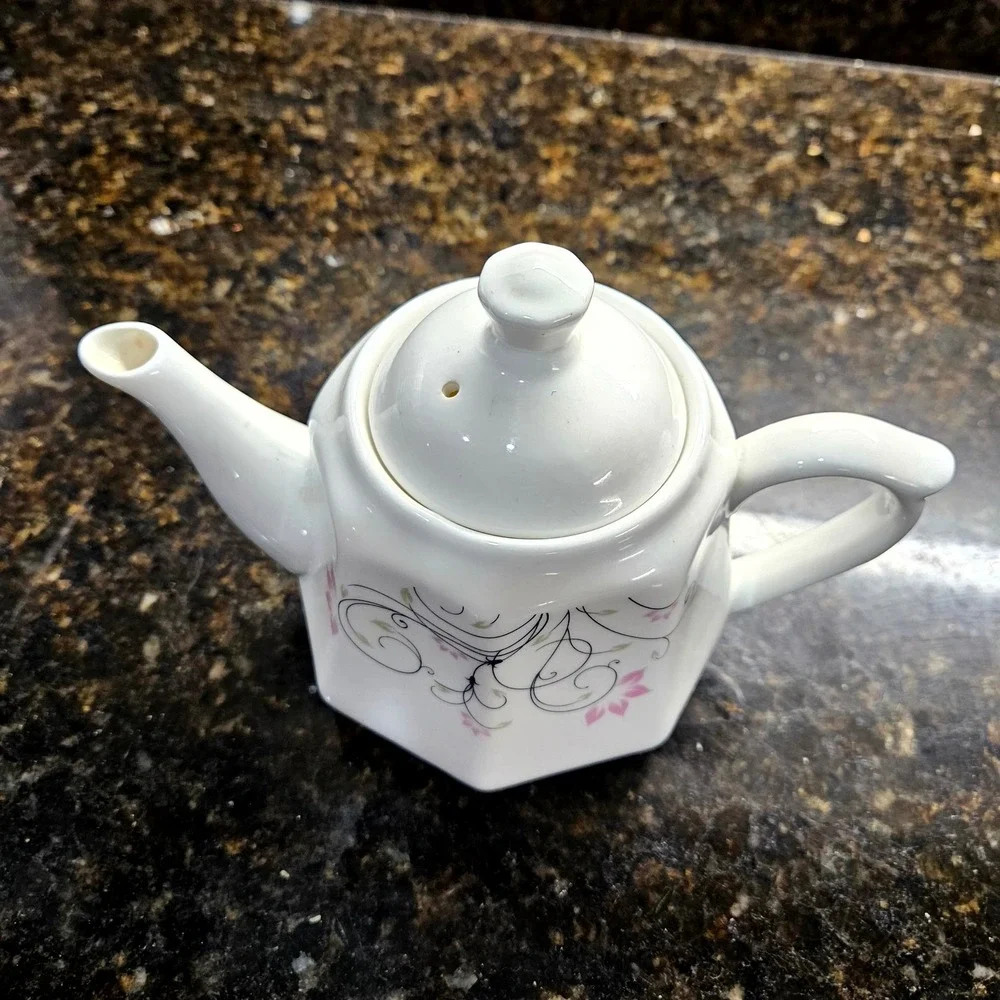 Kai‎ Cheng Ci Ye Teapot Small White Pink Floral Ceramic Hexagonal Tea Pot Lid